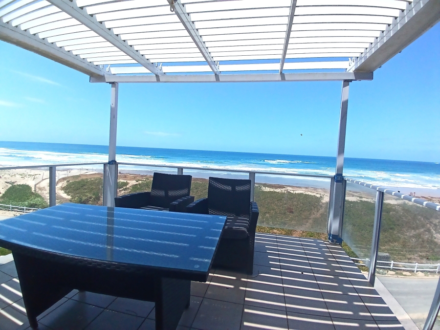6 Bedroom Property for Sale in Stilbaai Oos Western Cape